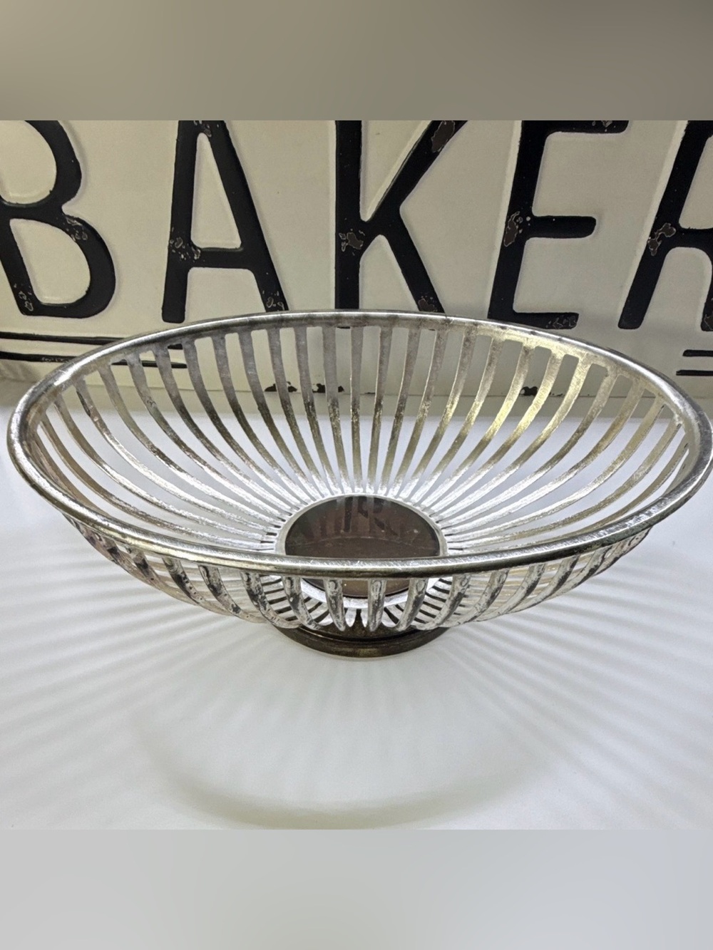 VINTAGE SILVER PLATE FOOTED OBLONG OVAL WIRE BREAD/FRUIT SERVING BASKET